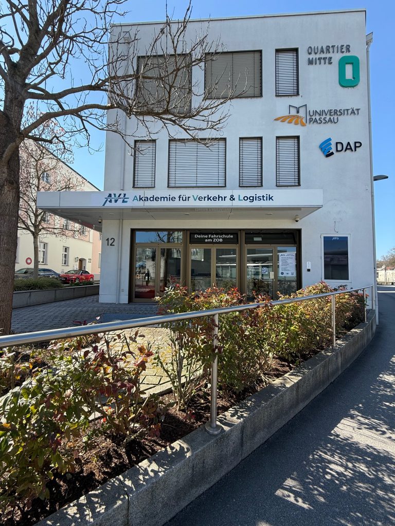 Fahrschule. Passau, Waldkirchen, Fahrschüler, Führerschein, Autoführerschein, Autos, Salzweg, Freyung, Vilshofen, B Führerschein, A Führerschein, Motorradführerschein